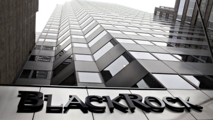 BlackRock Acelera Cripto: ETF de BTC Domina y Cambia Reglas