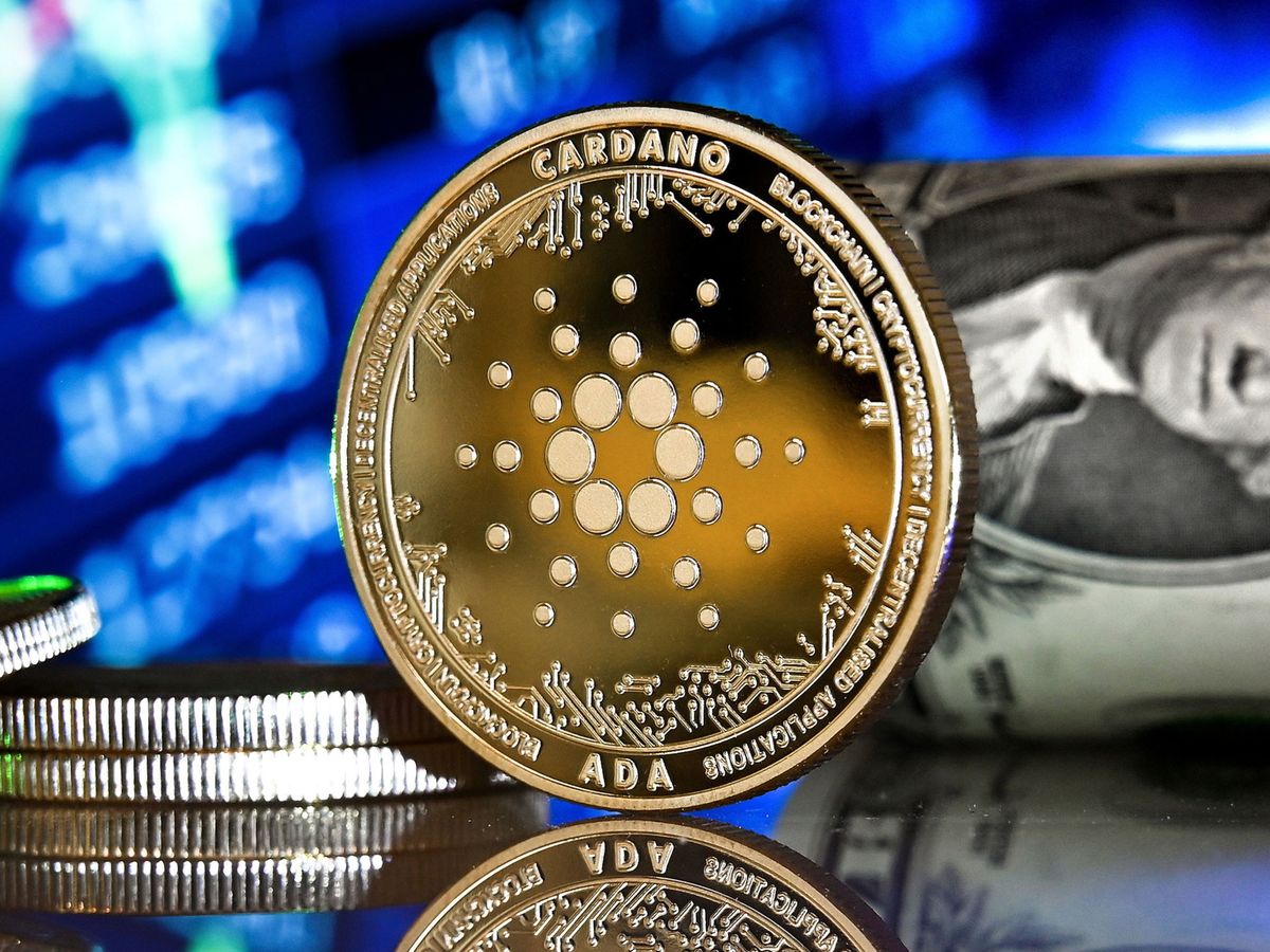 Cardano tras movimientos de ballenas al vender 330 millones de monedas