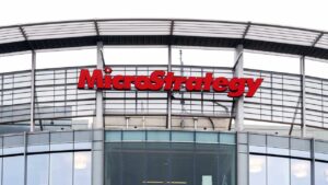 ▷ Todas las Entradas » 2025 Uriel N Peñaloza 🥇 MicroStrategy logra un aumento del 132% en sus acciones y eclipsa a Bitcoin, Tesla y Block